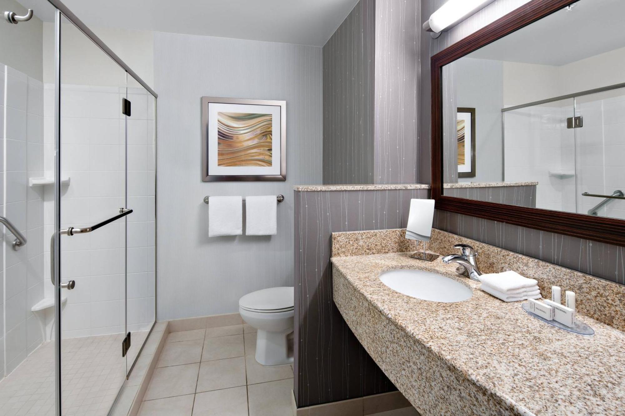 Courtyard By Marriott Raleigh North/Triangle Town Center Hotel Екстериор снимка