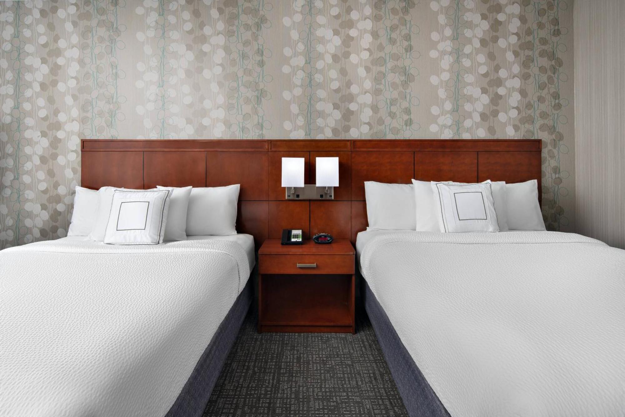 Courtyard By Marriott Raleigh North/Triangle Town Center Hotel Екстериор снимка