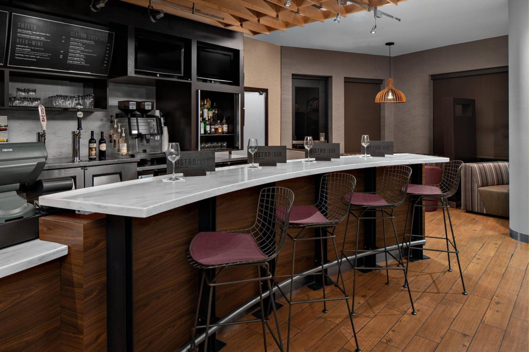 Courtyard By Marriott Raleigh North/Triangle Town Center Hotel Екстериор снимка