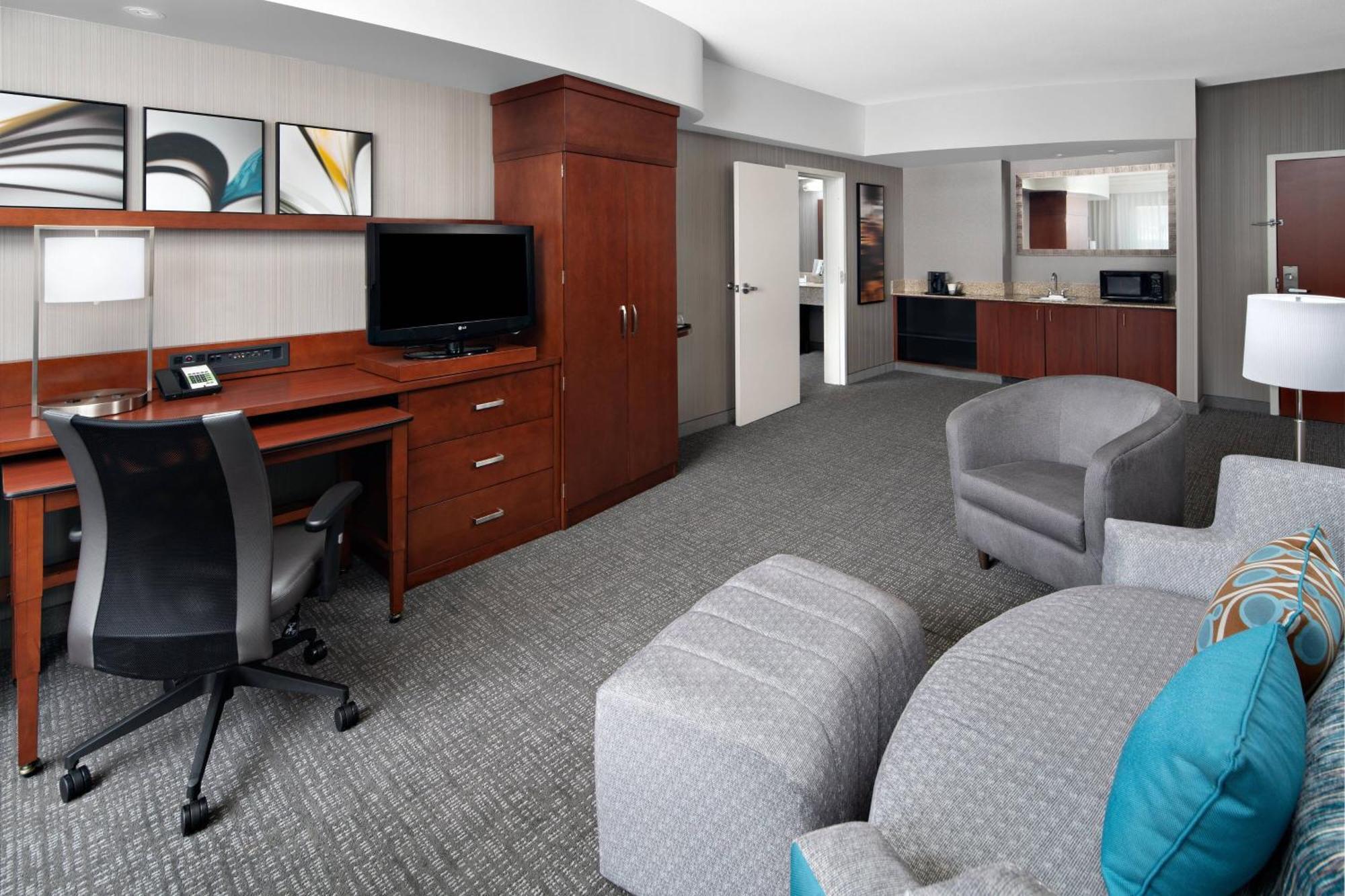 Courtyard By Marriott Raleigh North/Triangle Town Center Hotel Екстериор снимка